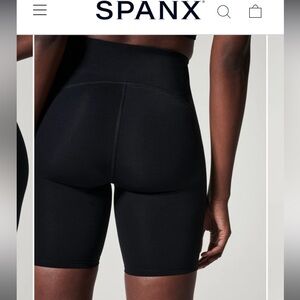 SPANXshape™ Booty Boost®